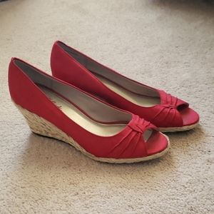Red wedges size 10